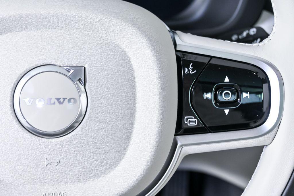 new 2026 Volvo XC60 Plug-In Hybrid car, priced at $75,235