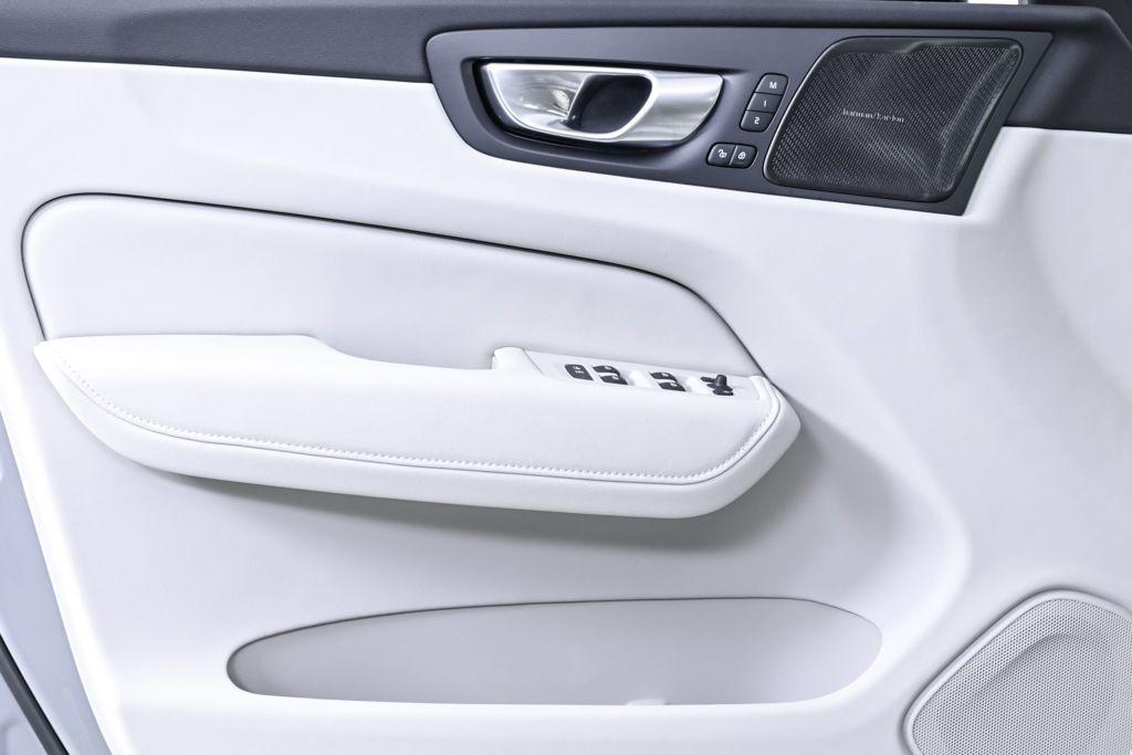 new 2026 Volvo XC60 Plug-In Hybrid car, priced at $75,235