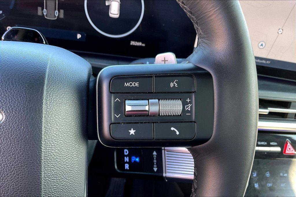 used 2025 Hyundai Santa Fe car, priced at $34,897