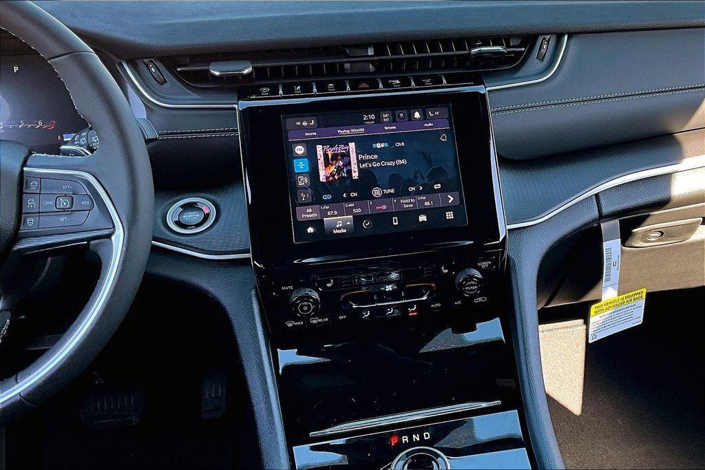 new 2025 Jeep Grand Cherokee car, priced at $40,125