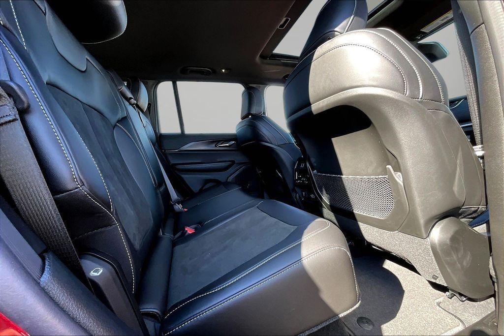 new 2025 Jeep Grand Cherokee car, priced at $40,125