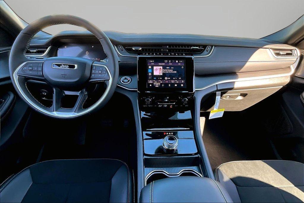 new 2025 Jeep Grand Cherokee car, priced at $40,125