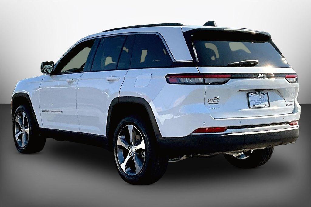 new 2026 Jeep Grand Cherokee car, priced at $43,980