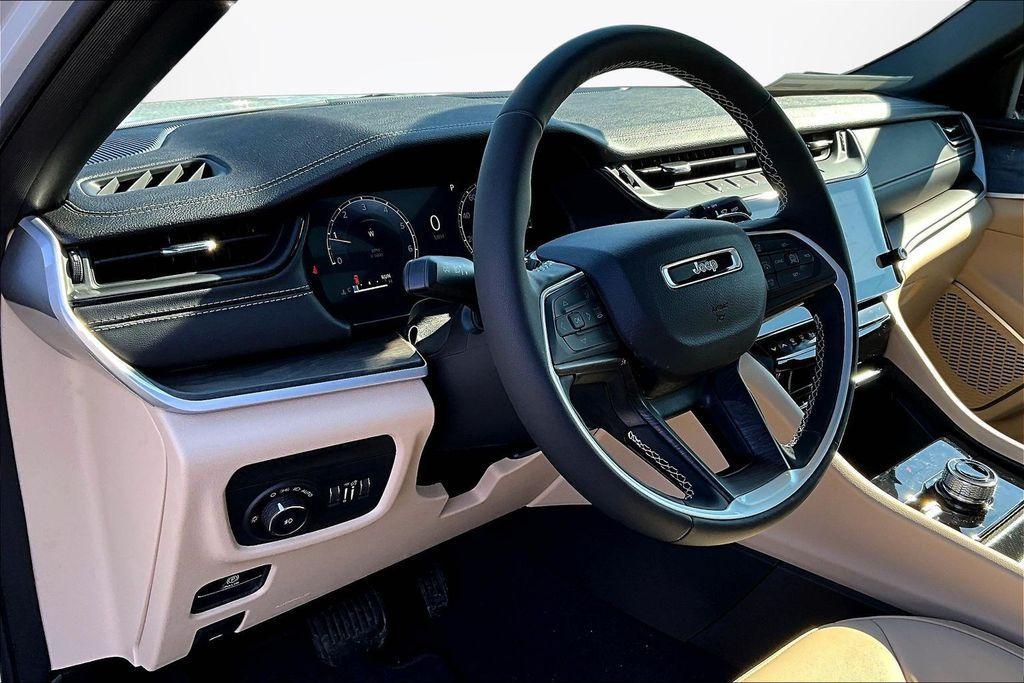 new 2026 Jeep Grand Cherokee car, priced at $43,980