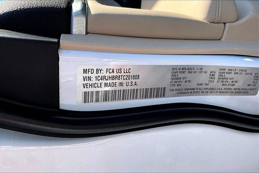 new 2026 Jeep Grand Cherokee car, priced at $43,980