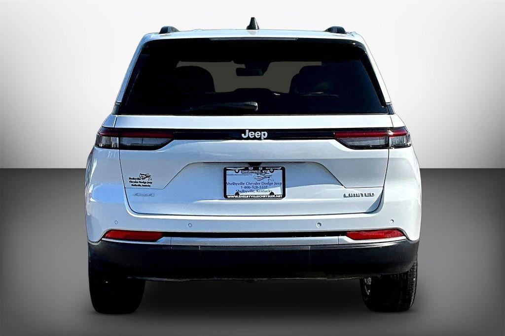 new 2026 Jeep Grand Cherokee car, priced at $43,980