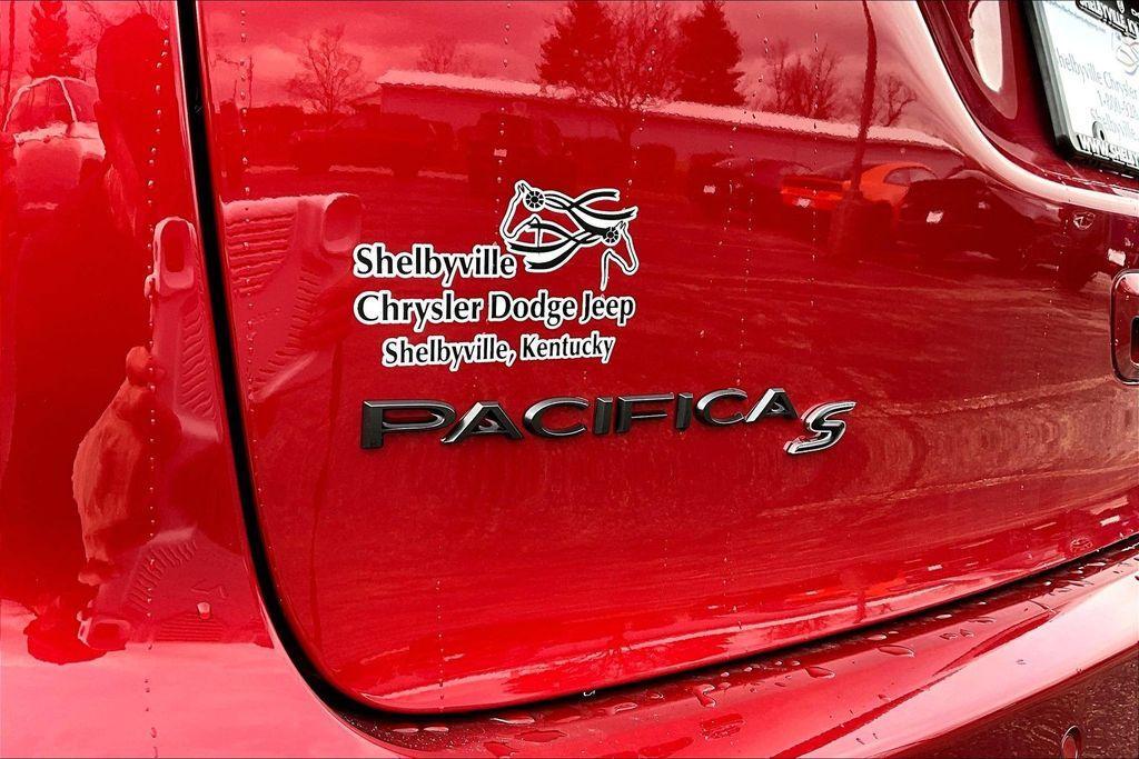new 2026 Chrysler Pacifica car, priced at $39,680