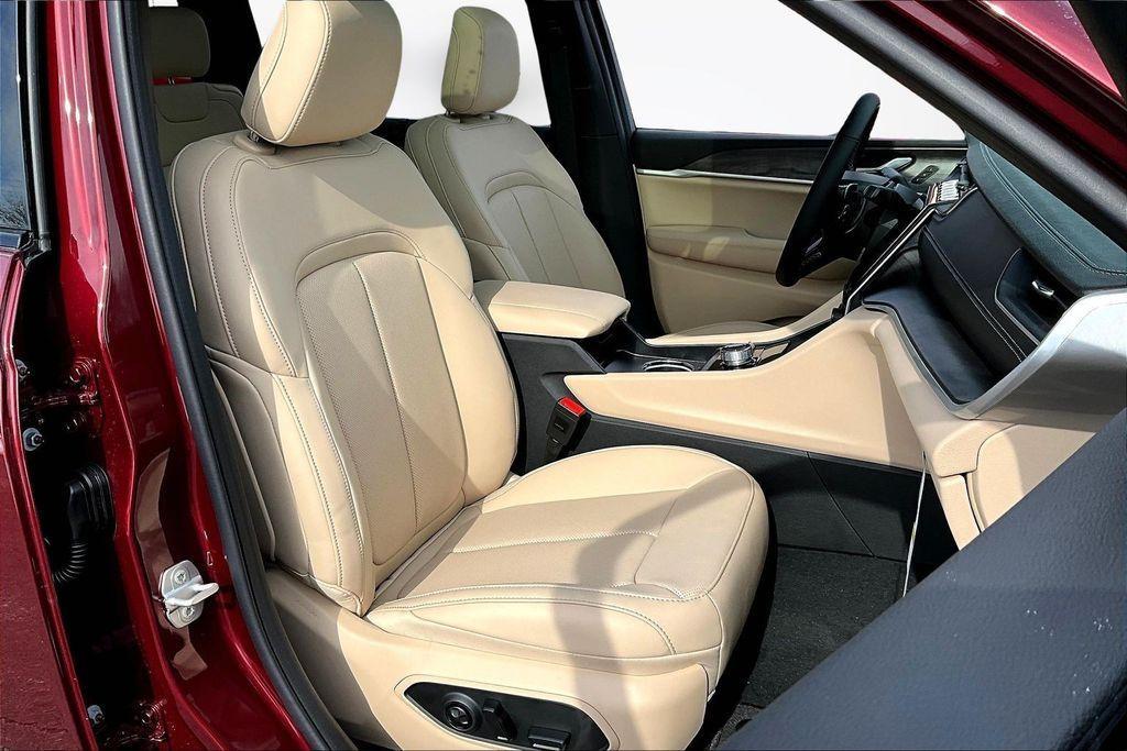 new 2025 Jeep Grand Cherokee L car, priced at $50,255