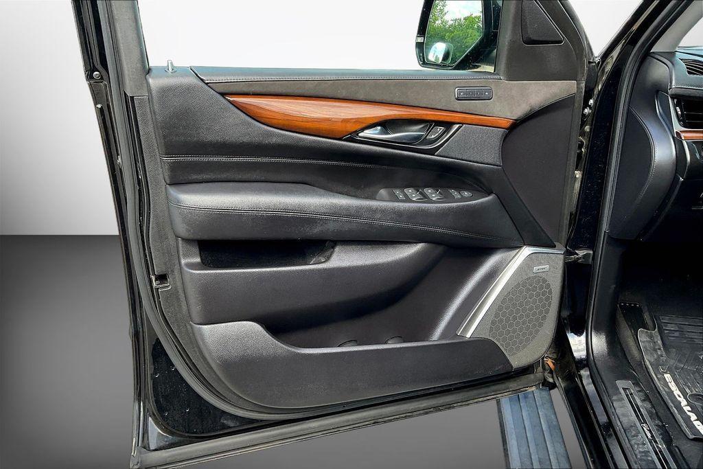 used 2020 Cadillac Escalade ESV car, priced at $34,365