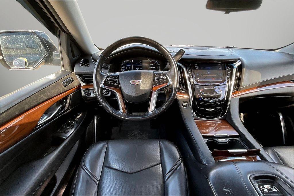 used 2020 Cadillac Escalade ESV car, priced at $34,365