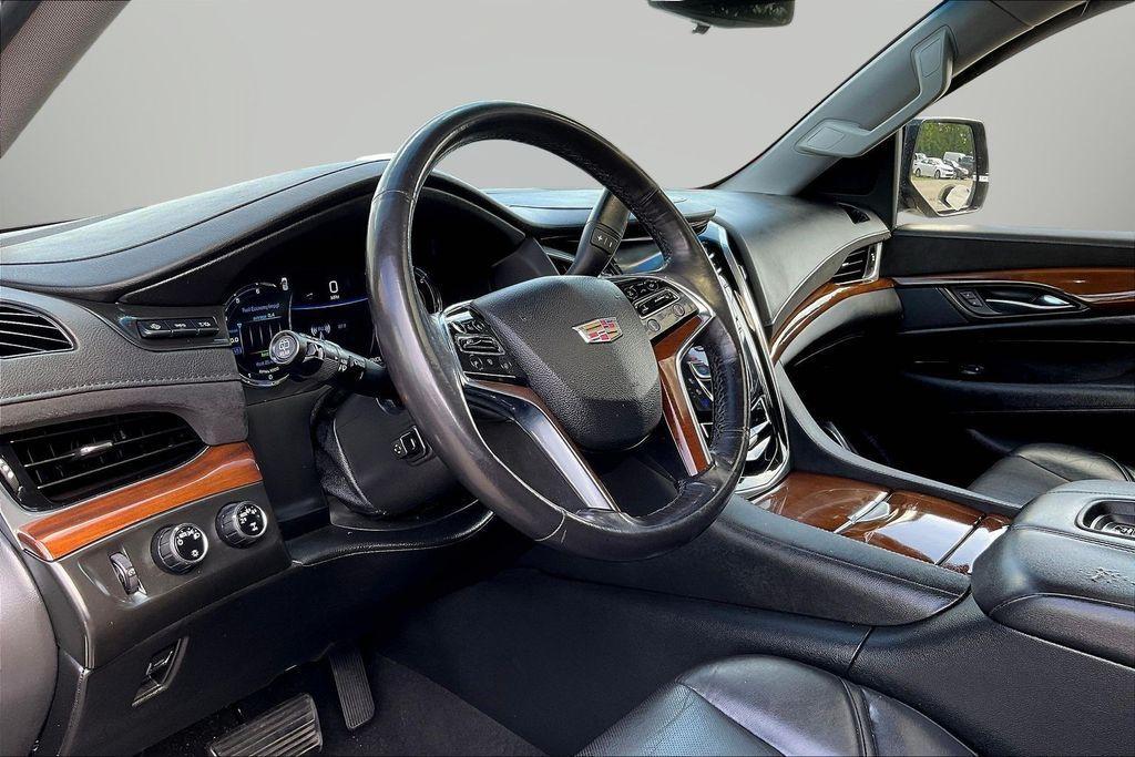 used 2020 Cadillac Escalade ESV car, priced at $34,365