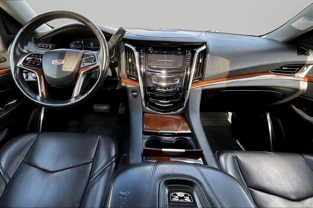 used 2020 Cadillac Escalade ESV car, priced at $34,365