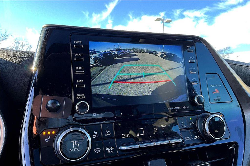 used 2022 Toyota Highlander car, priced at $32,825