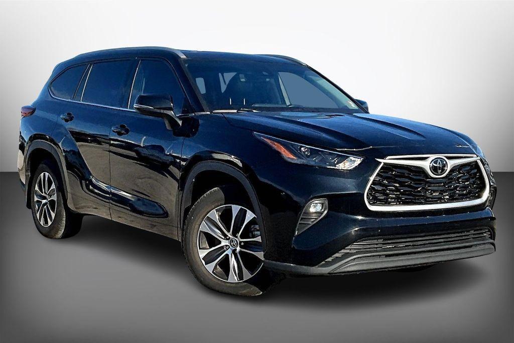 used 2022 Toyota Highlander car, priced at $32,825
