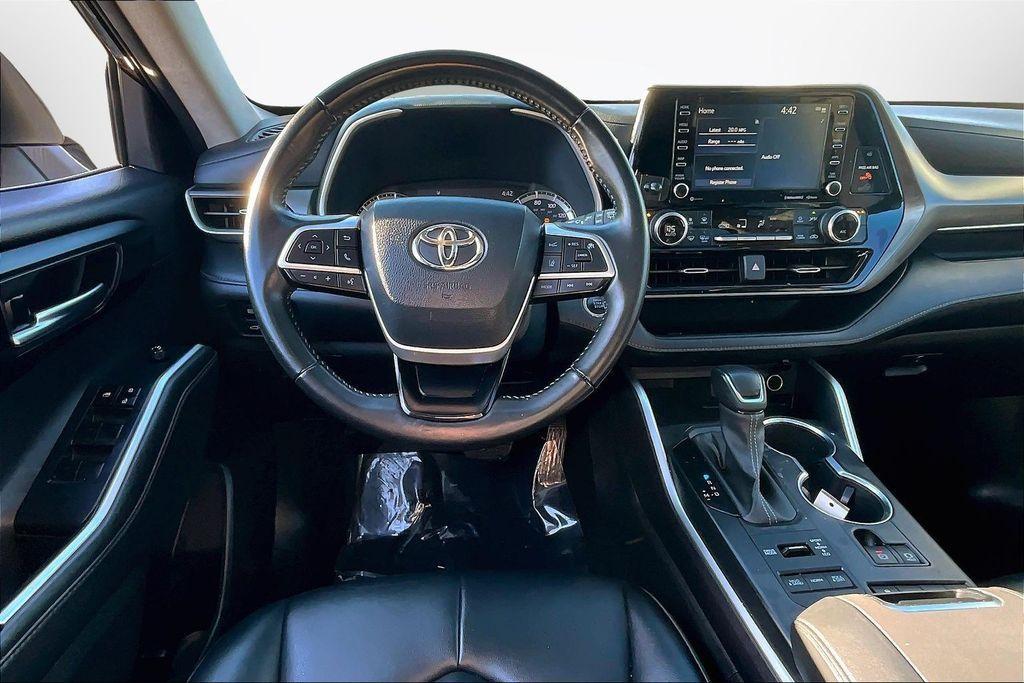 used 2022 Toyota Highlander car, priced at $32,825