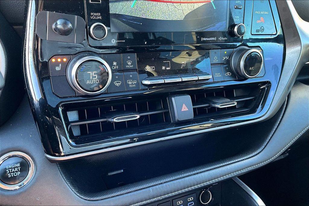 used 2022 Toyota Highlander car, priced at $32,825