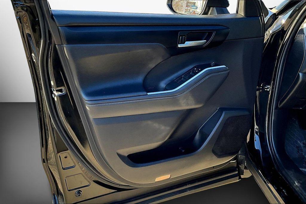 used 2022 Toyota Highlander car, priced at $32,825