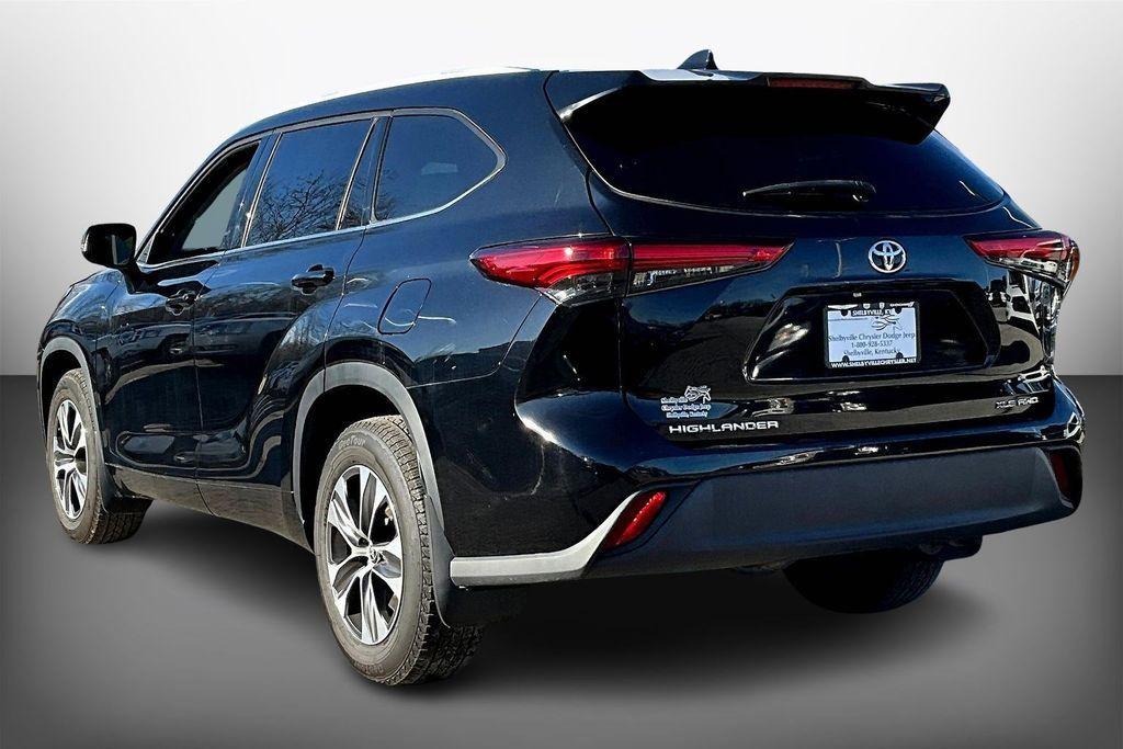 used 2022 Toyota Highlander car, priced at $32,825