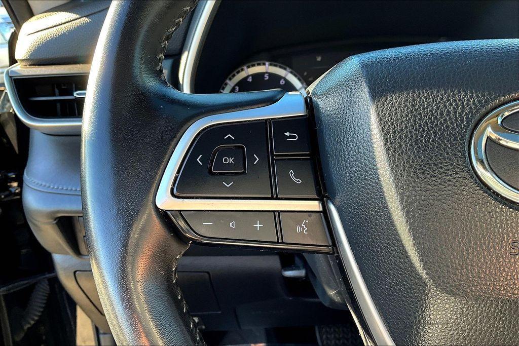 used 2022 Toyota Highlander car, priced at $32,825