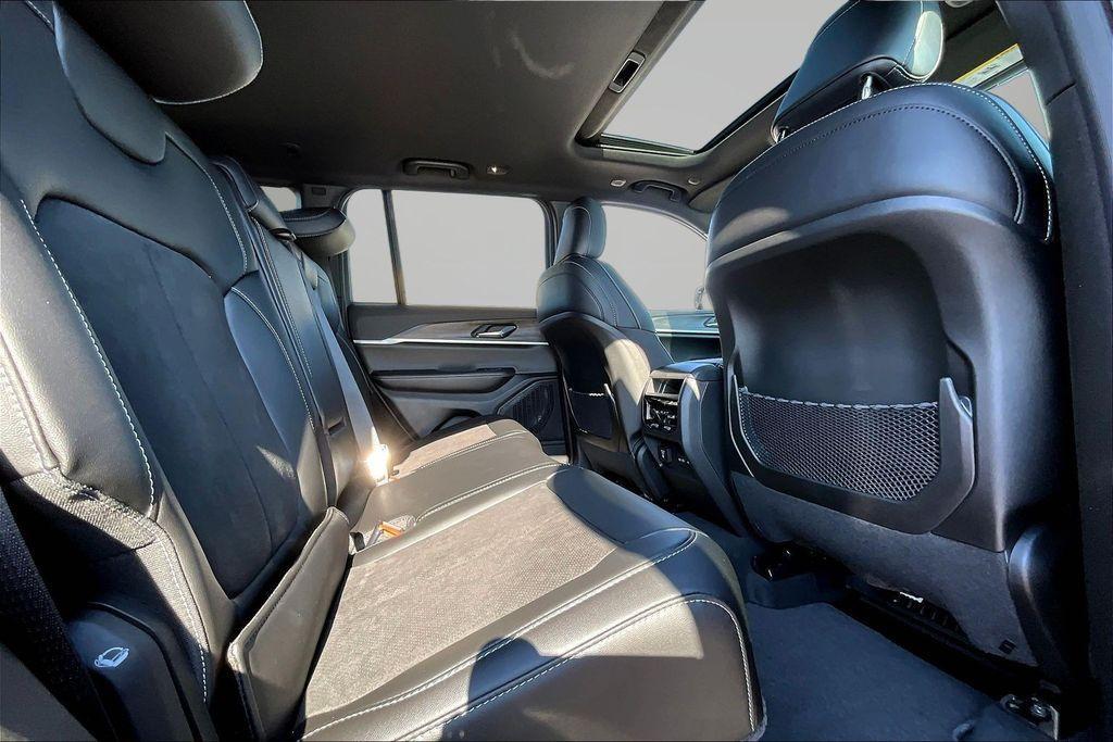 new 2026 Jeep Grand Cherokee car, priced at $41,930