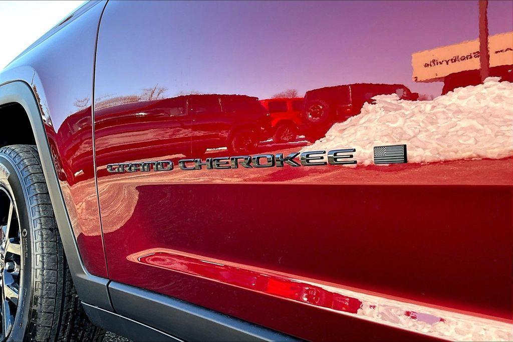 new 2026 Jeep Grand Cherokee car, priced at $41,930