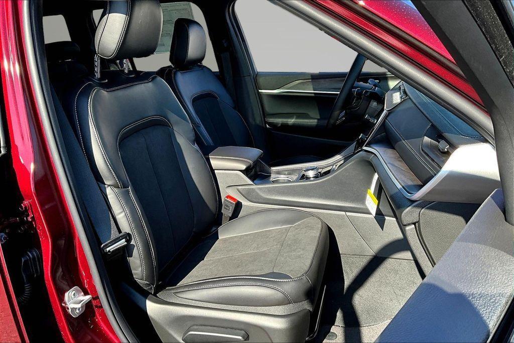 new 2026 Jeep Grand Cherokee car, priced at $41,930