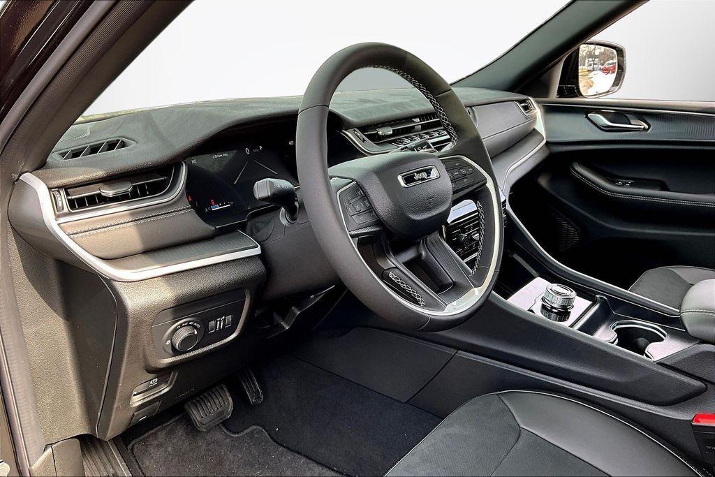 new 2025 Jeep Grand Cherokee car, priced at $42,206