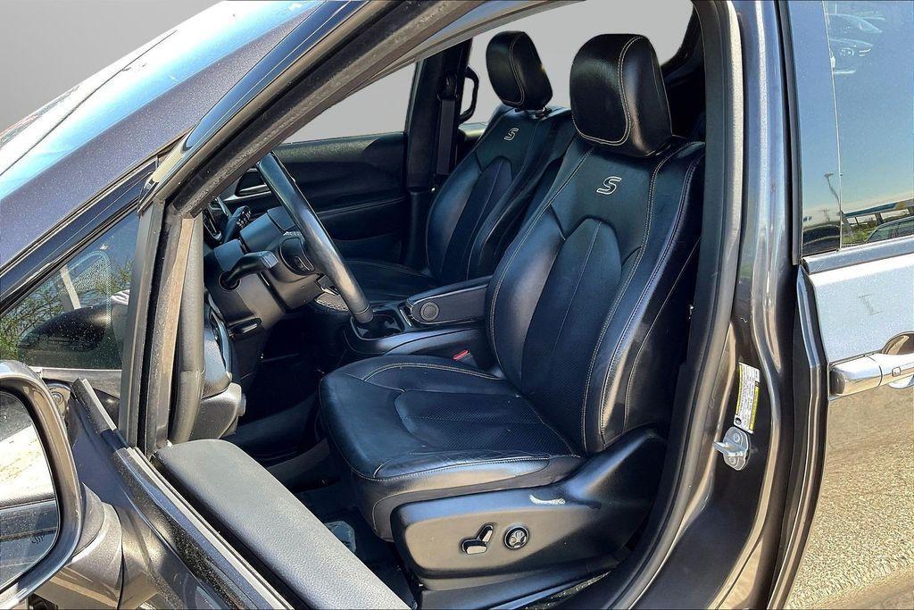 used 2020 Chrysler Pacifica car, priced at $18,660