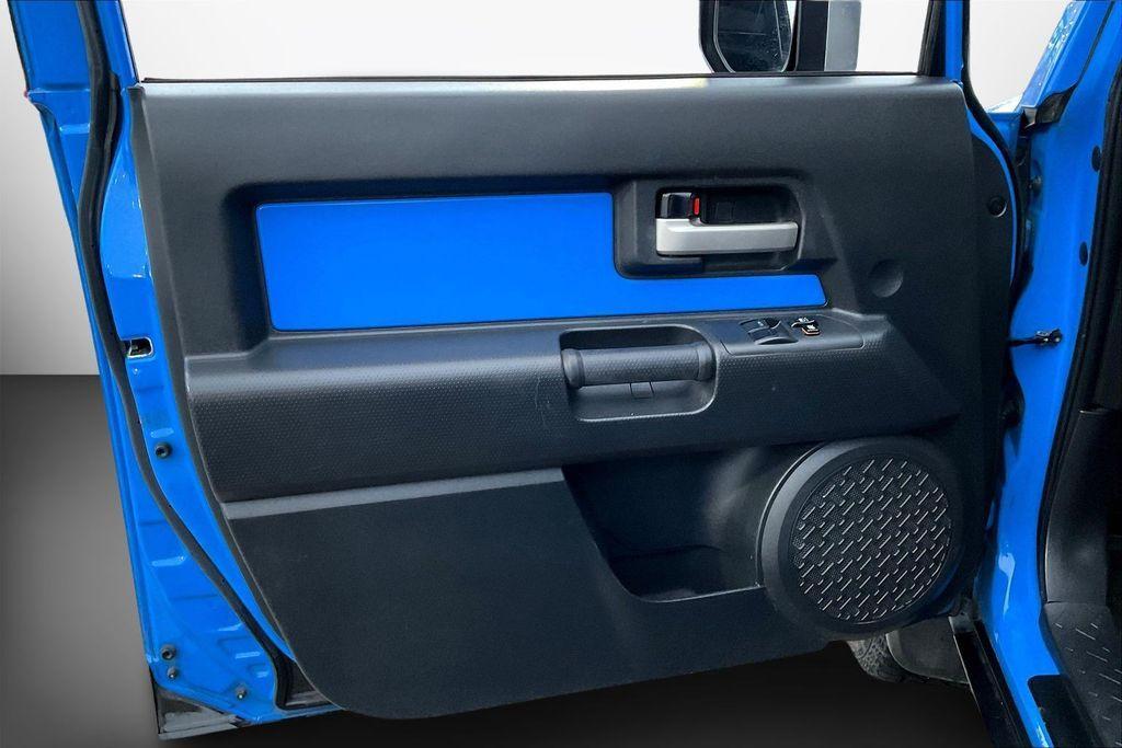 used 2007 Toyota FJ Cruiser car, priced at $11,996