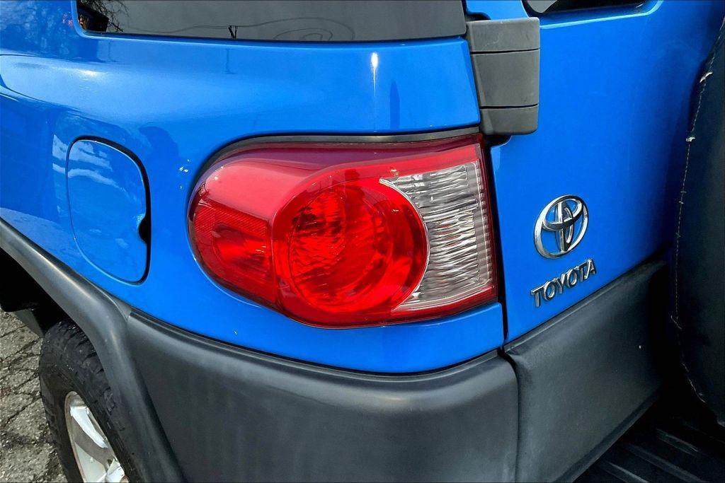 used 2007 Toyota FJ Cruiser car, priced at $11,996