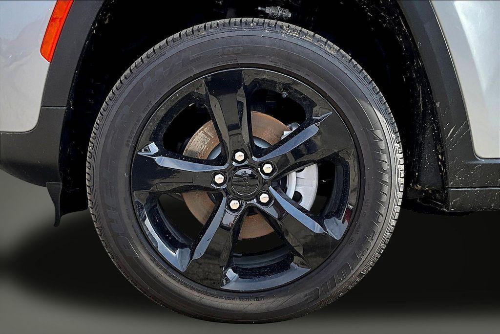 new 2025 Jeep Grand Cherokee car, priced at $40,620