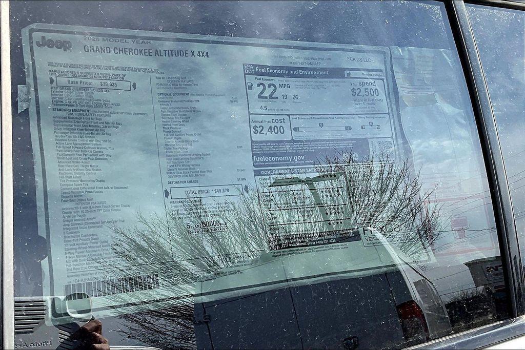 new 2025 Jeep Grand Cherokee car, priced at $40,620