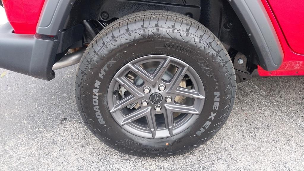 new 2025 Jeep Wrangler car, priced at $37,350