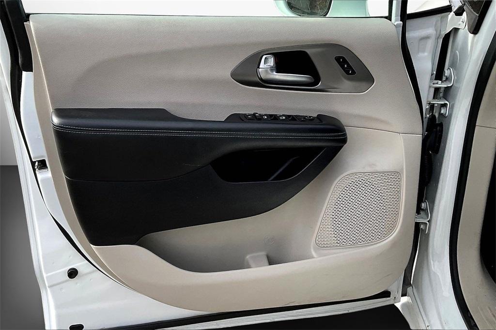 used 2021 Chrysler Pacifica car, priced at $17,963