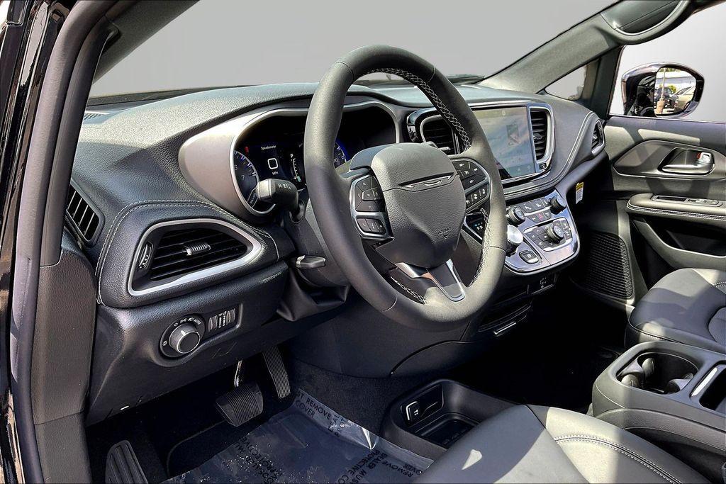 new 2027 Chrysler Pacifica car, priced at $44,331