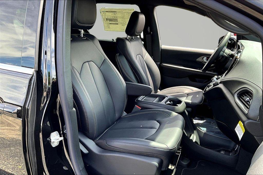 new 2027 Chrysler Pacifica car, priced at $44,331