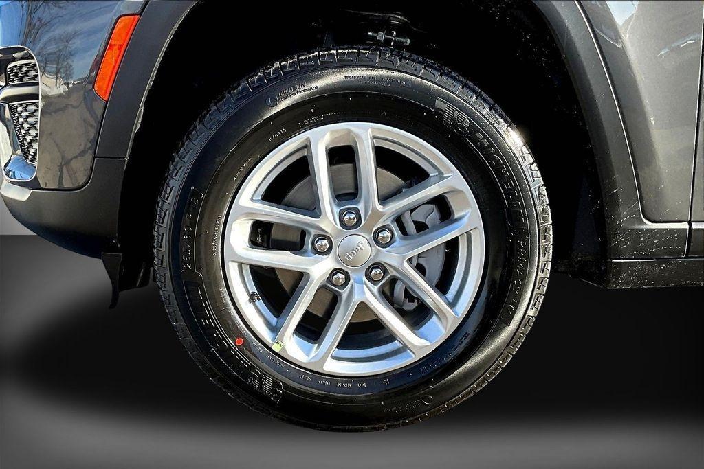 new 2026 Jeep Grand Cherokee car, priced at $39,580