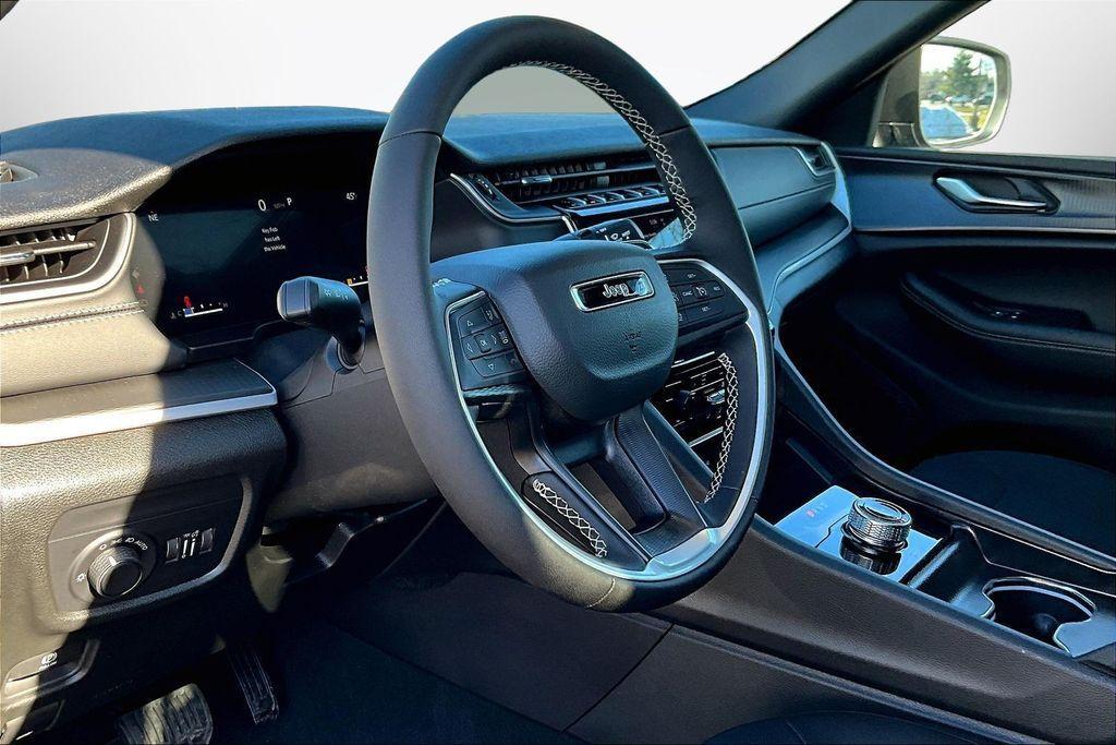 new 2026 Jeep Grand Cherokee car, priced at $39,580