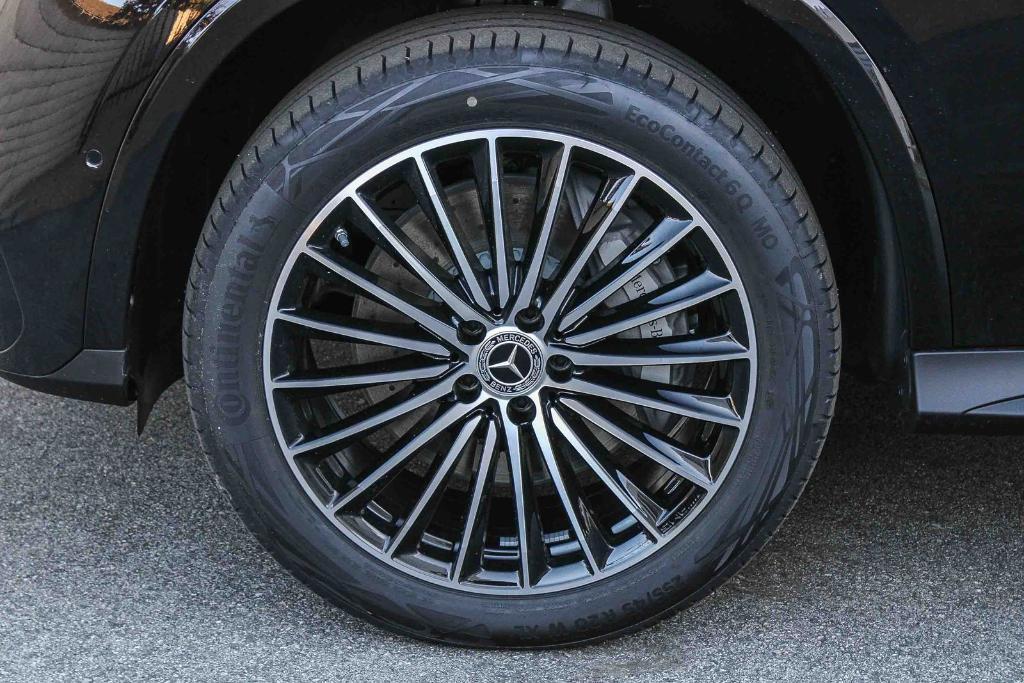 new 2026 Mercedes-Benz GLC 300 car, priced at $58,270