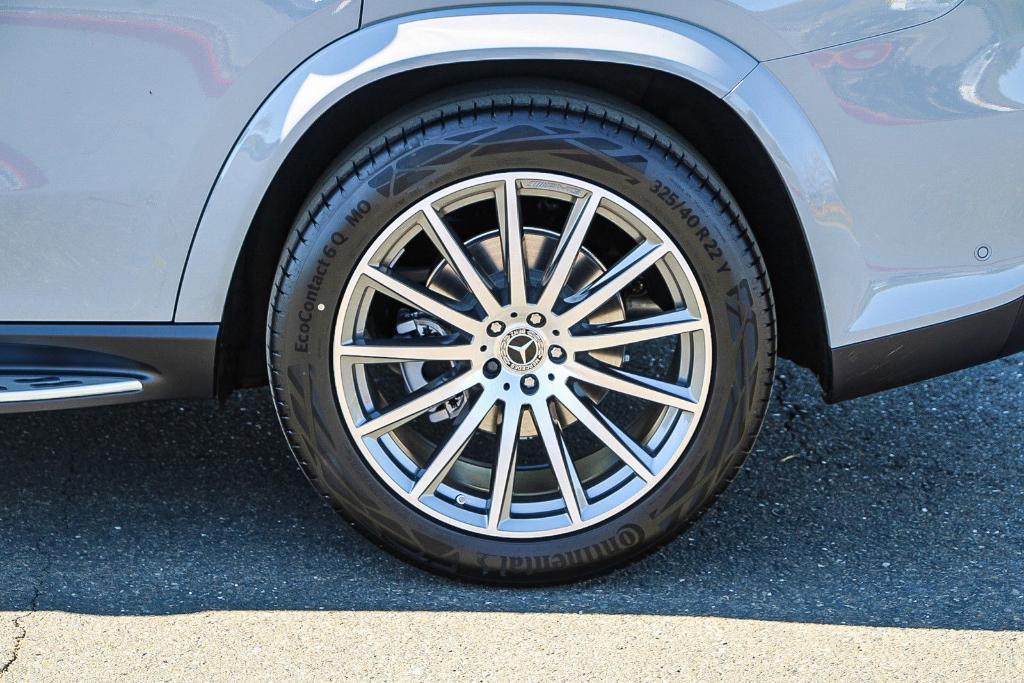 new 2026 Mercedes-Benz GLS 580 car
