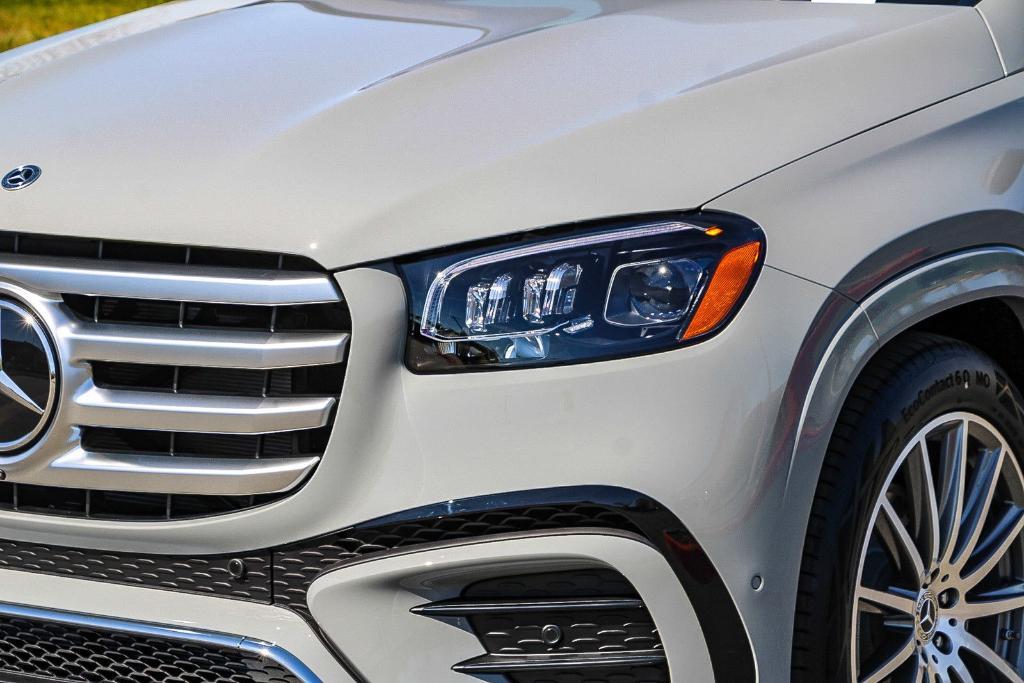 new 2026 Mercedes-Benz GLS 580 car