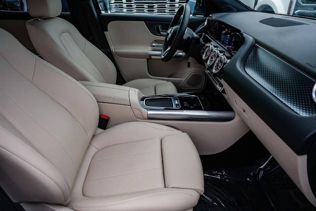 used 2025 Mercedes-Benz GLA 250 car, priced at $39,990