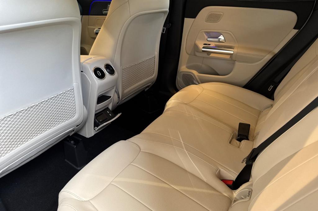 new 2025 Mercedes-Benz GLA 250 car, priced at $46,195