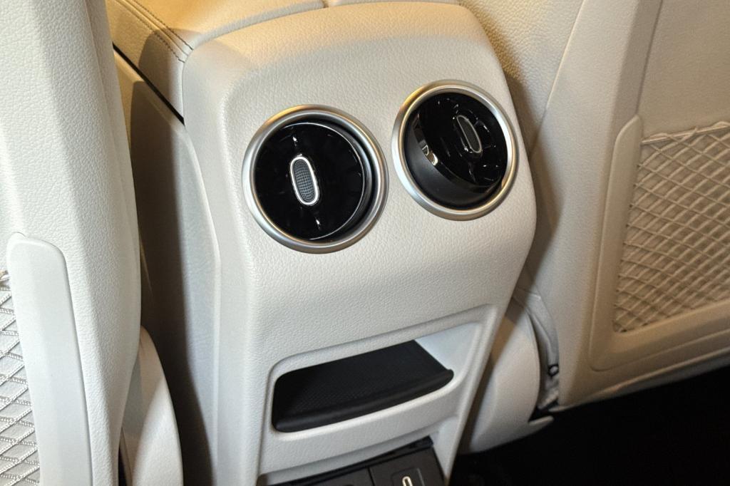 new 2025 Mercedes-Benz GLA 250 car, priced at $46,195