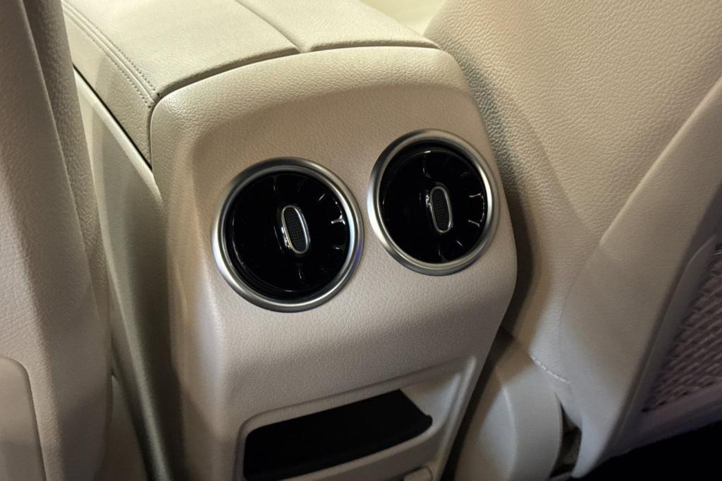 new 2025 Mercedes-Benz GLA 250 car, priced at $46,195