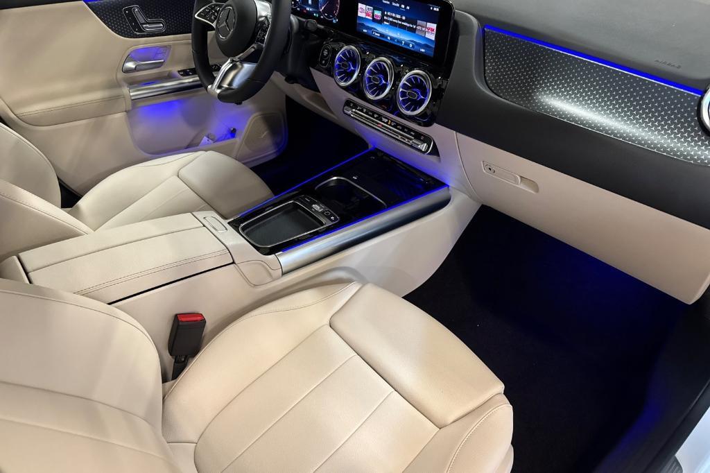 new 2025 Mercedes-Benz GLA 250 car, priced at $46,195