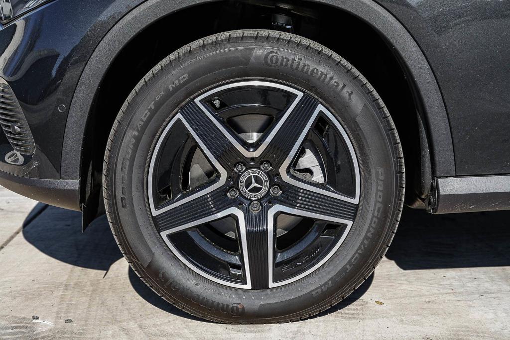 new 2026 Mercedes-Benz GLC 300 car