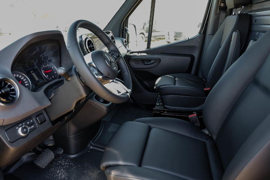 new 2025 Mercedes-Benz Sprinter 2500 car