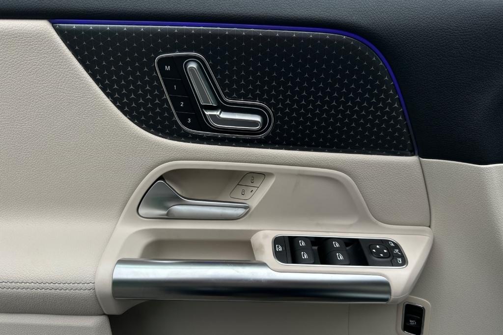 new 2025 Mercedes-Benz GLA 250 car, priced at $46,195