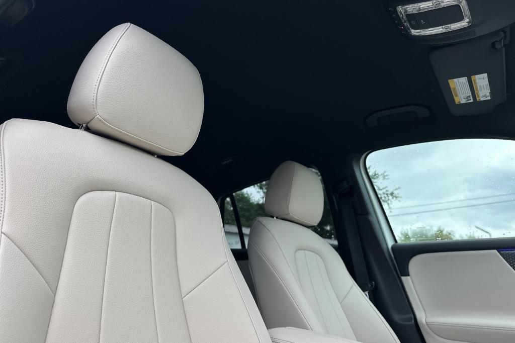 new 2025 Mercedes-Benz GLA 250 car, priced at $46,195